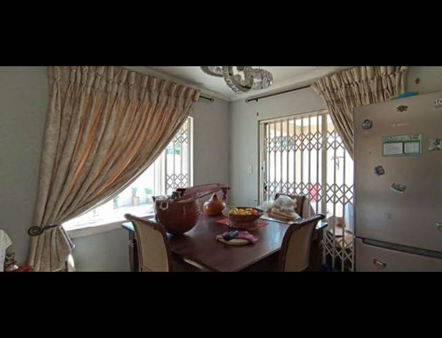 4 BEDROOM HOUSE FOR SALE IN DOUGLASDALE